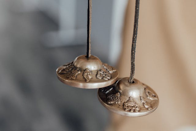 ฉ – ฉิ่ง cymbals